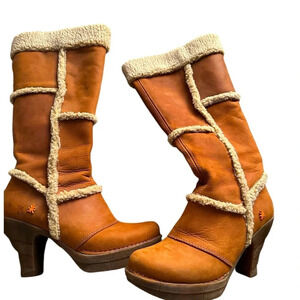 Art company (Art Company Amsterdam) Sherpa lined boots worn less than 3 hrs 6.5